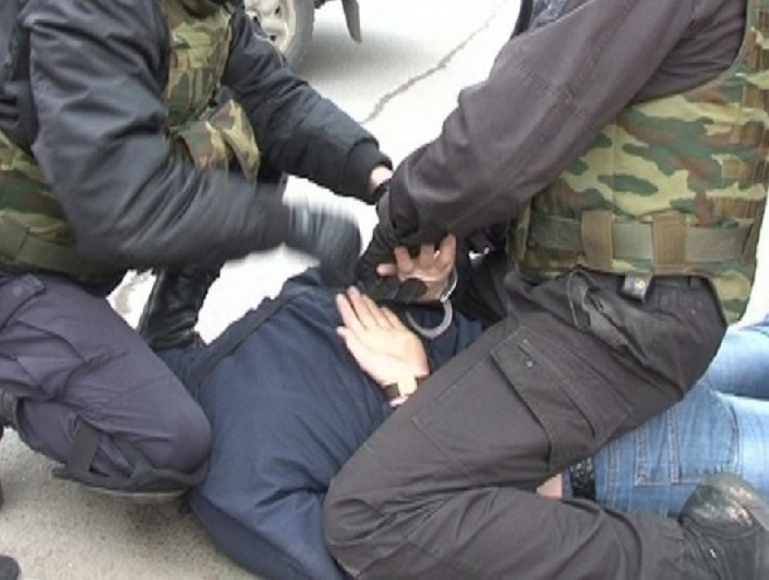 Взятку в 50 тысяч рублей вымогал полицейский с жителя Украины на Ставрополье 