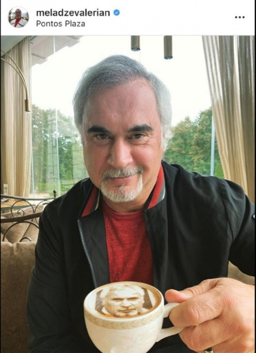 Валерию Меладзе в Ессентуках подали кофе с его портретом
