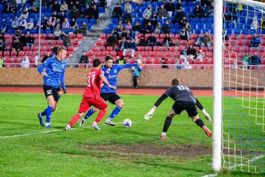 «Динамо» на старте: ставропольская команда пополнилась большой группой футболистов 