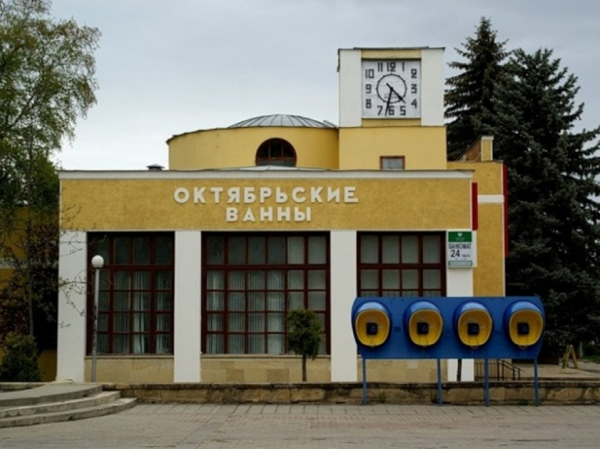 У нарзанных ванн в Кисловодске снесли тир и запретили торговлю 