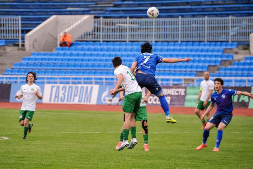 Дежурные победы тройки лидеров: подводим итоги 17 тура футбольного чемпионата края