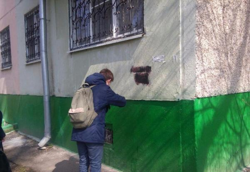 Более 60 человек закрашивали рекламу наркотиков в Невинномысске