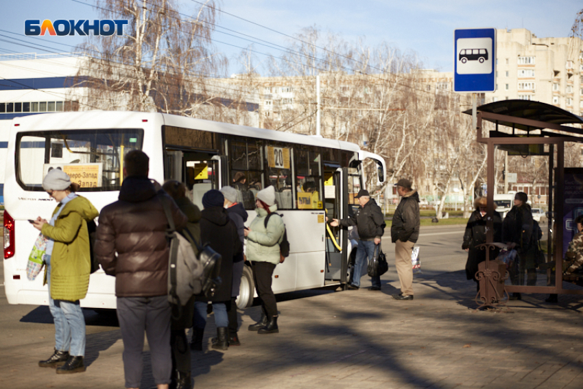 Внутри городских кладбищ Ставрополя временно запустили общественный транспорт