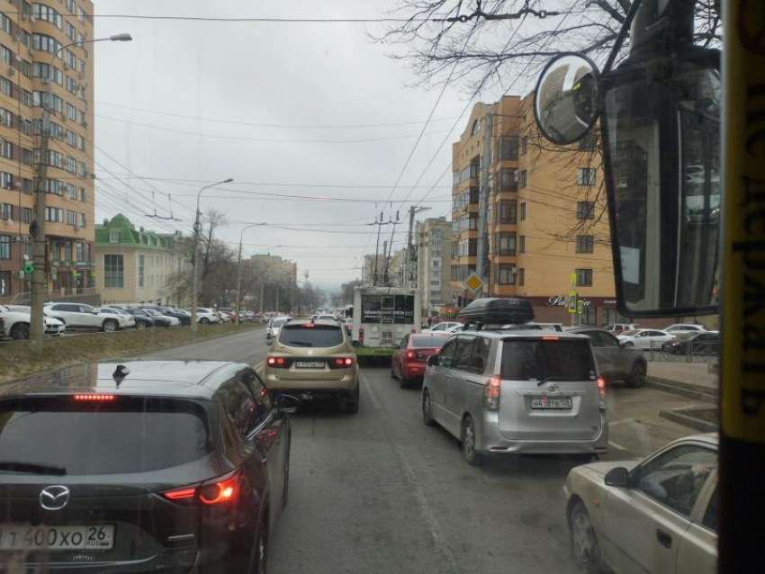 Пробки в 9 баллов заметили жители Ставрополя накануне 8 марта