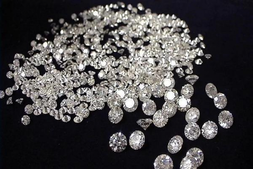 Полкило бриллиантов обнаружили у контрабандисток таможенники МинВод