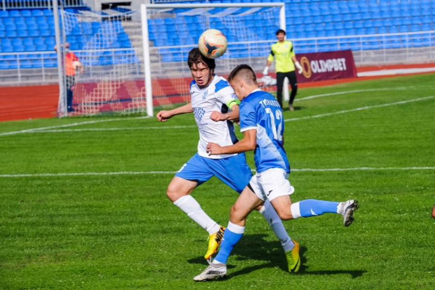 «Родина» снова первая, молодежка «Динамо» громит «Каскад»: итоги 13 тура футбольного чемпионата края
