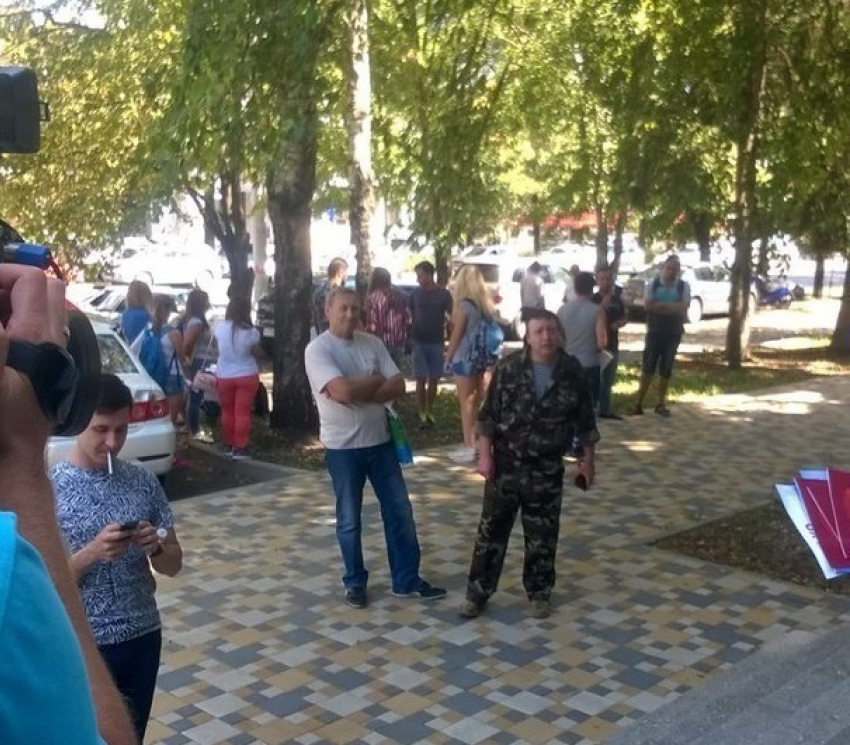 Драка произошла перед встречей лидера партии ПАРНАС Михаила Касьянова в Ставрополе с жителями края