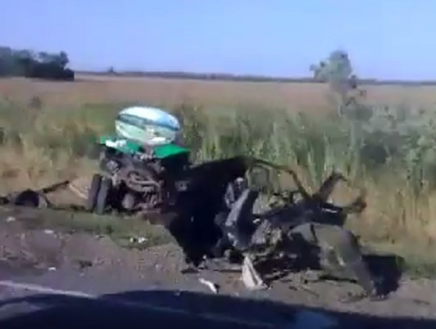 Появилось видео последствий жуткого столкновения молоковоза и КамАЗа на Ставрополье