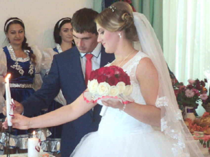 Свадьба со старинными русскими обрядами прошла на Ставрополье
