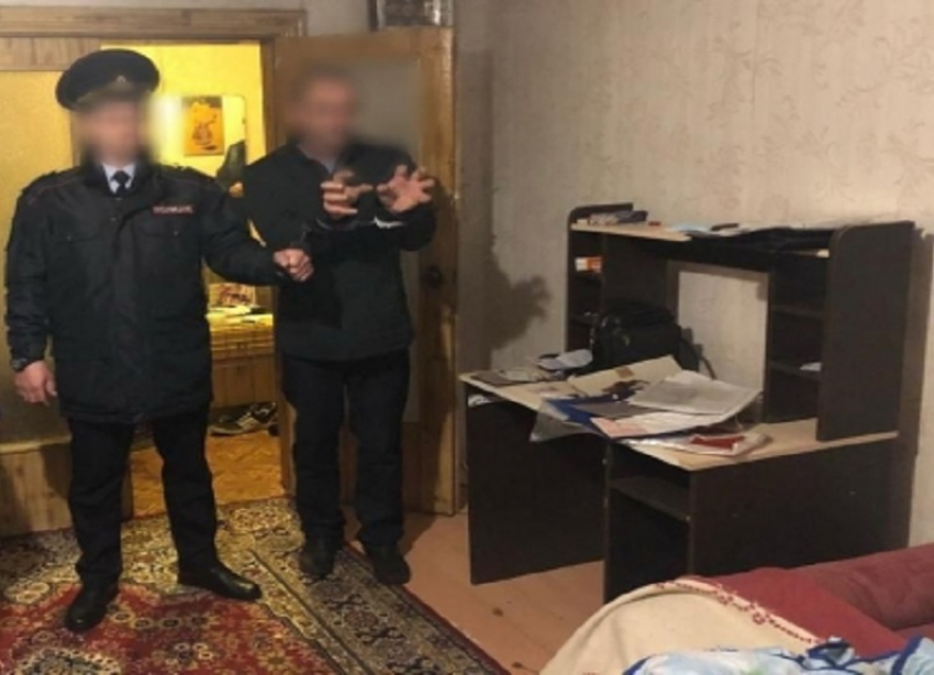 Житель Ставрополя заподозрил престарелого отца в краже денег и задушил его