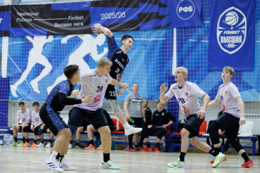 Уступили северянам, помирились с волжанами: гандболисты «Виктора-СУОР» вернулись с выезда