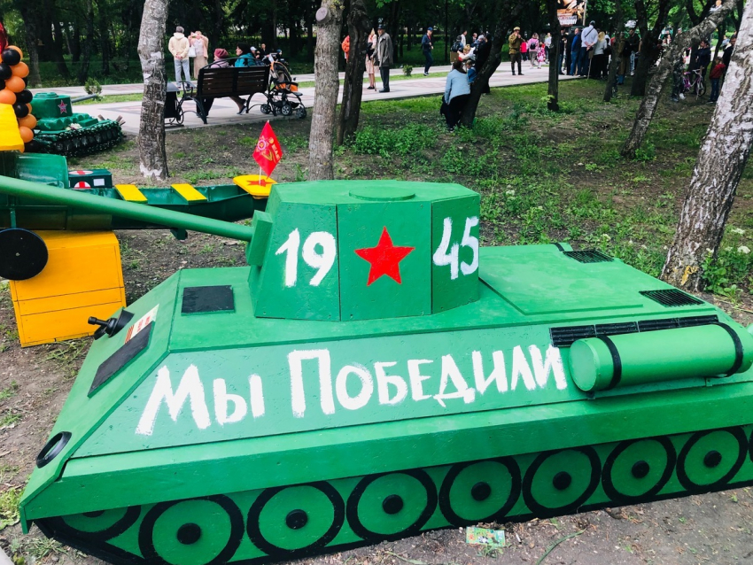 На Ставрополье были представлены детские поделки на военную тематику 