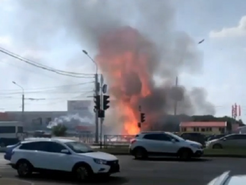 Момент взрыва отечественной «легковушки» в Ставрополе попал на видео
