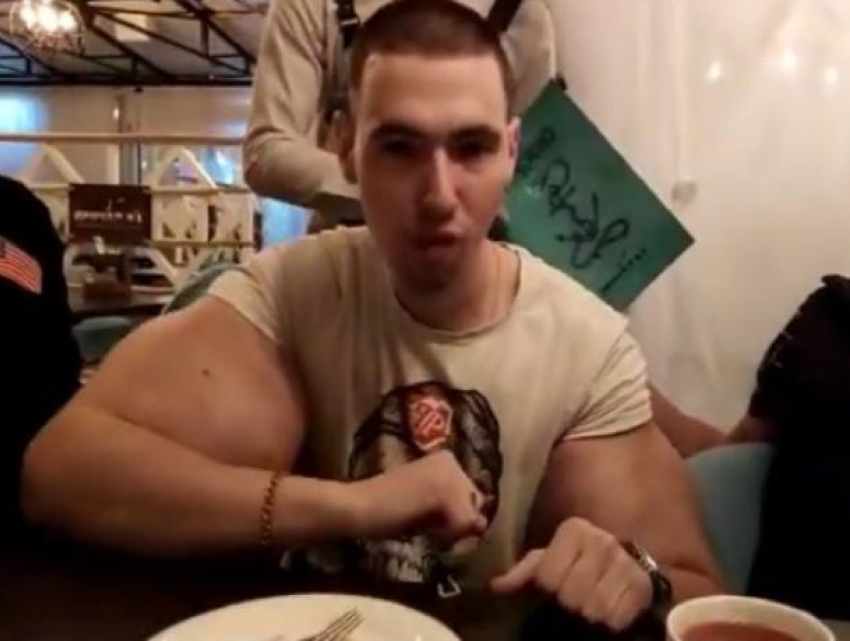 Чудо не свершилось: Кирилл Терешин  засветился с «руками-базуками» после операции