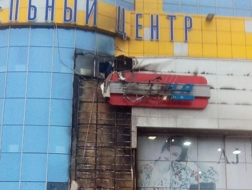 Крупный пожар едва не уничтожил торговый центр в Пятигорске