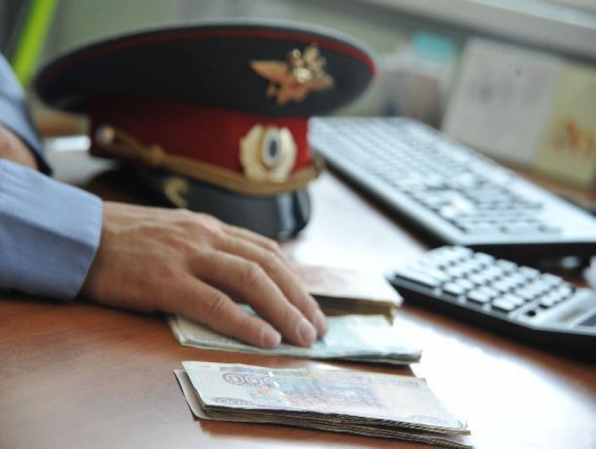 На Ставрополье полицейского оштрафовали на миллион рублей за получение взятки 