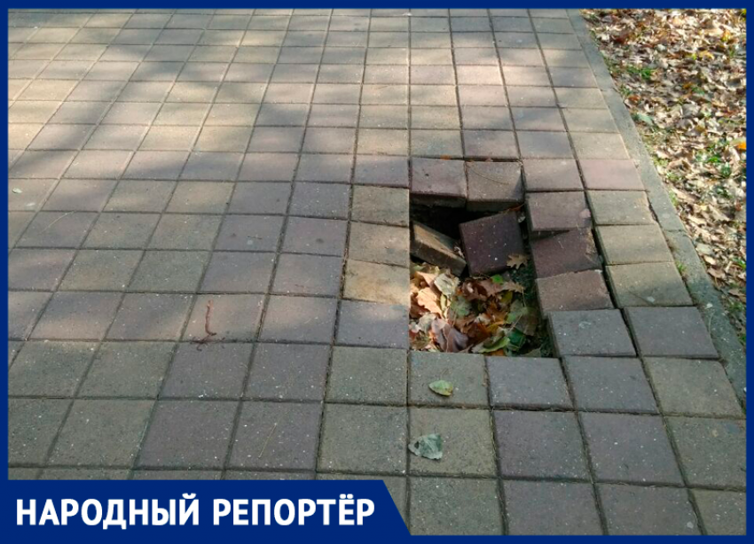 «Подождем пока кто-нибудь ногу сломает?»: в центре Ставрополя вновь проблема с брусчаткой