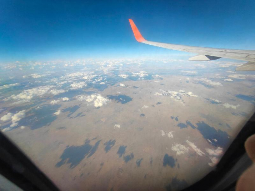 Почти 2 часа держали прилетевших из Минвод пассажиров в салоне самолета из-за непогоды в Москве