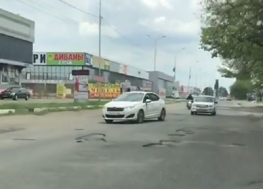 Штрафы за объезд огромных ям возмутили жителей Пятигорска