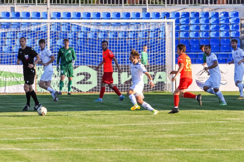 Лидеры помирились, «Динамо» уволило рулевого «КХ»: подводим итоги 12 тура футбольного первенства