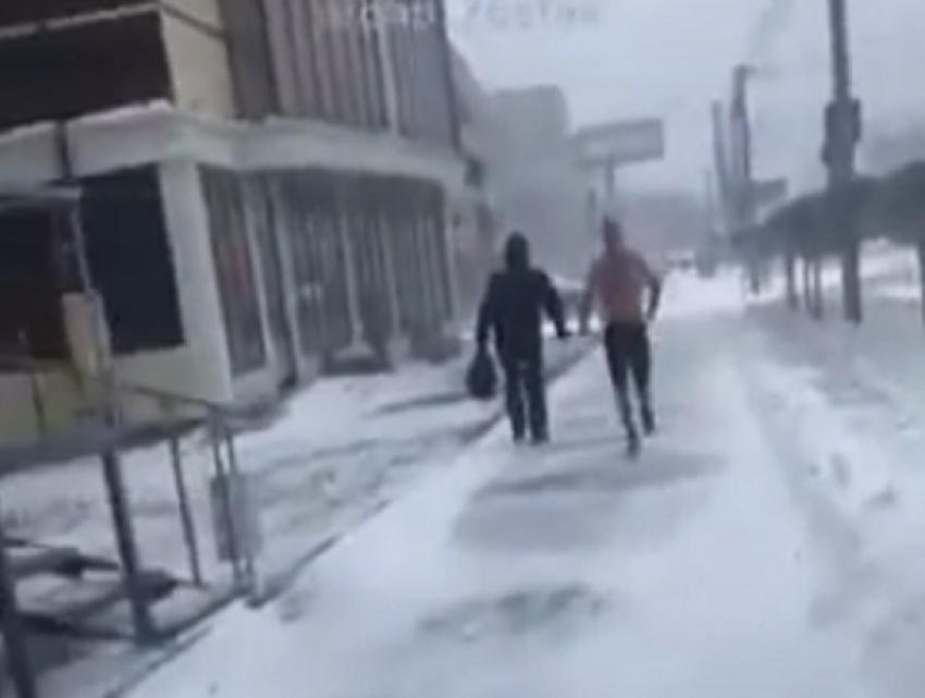Молодой мужчина бегал полуголый по морозу и попал на видео в Ставрополе 