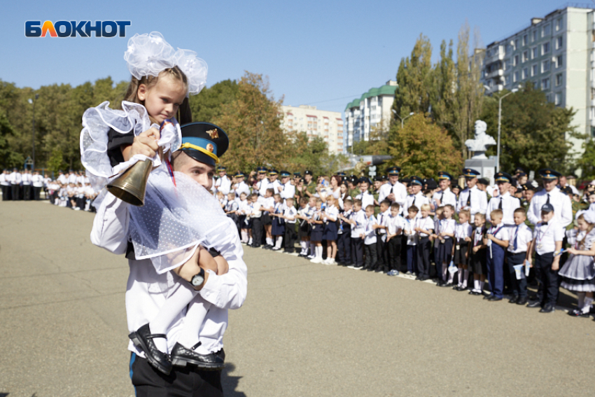 «Просто плевок в лицо»: ставропольцы поделились впечатлением от подарков администрации к 1 сентября 