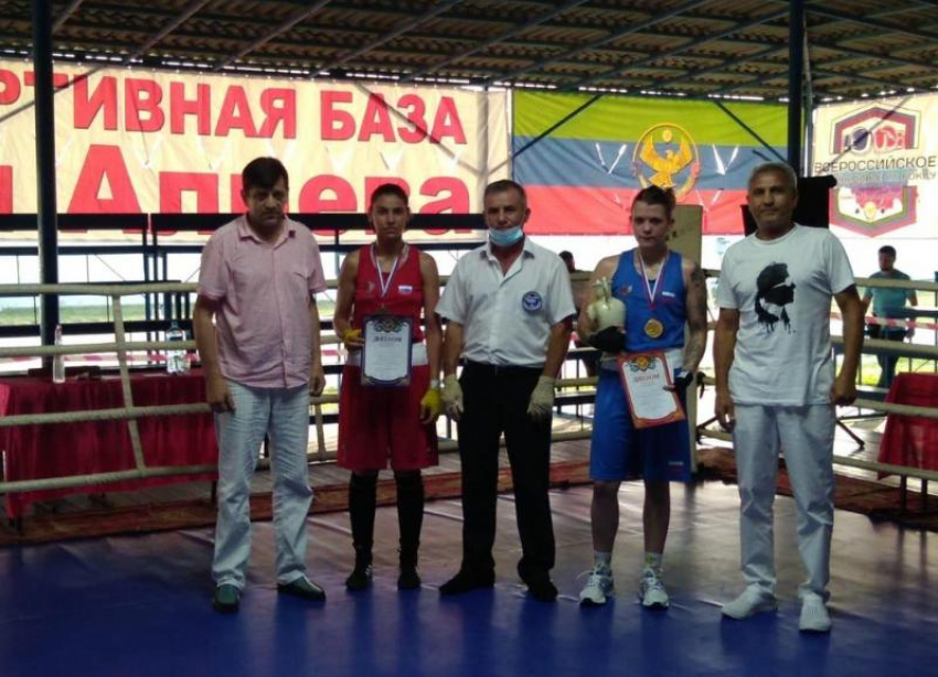 Нокауты в Нальчике: ставропольские боксеры ударно поработали на рингах в столице Кабардино-Балкарии