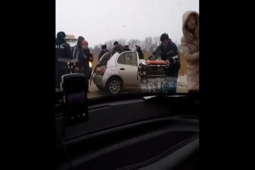 Столкновение легковушки и КамАЗа на въезде в Ставрополь попало на видео