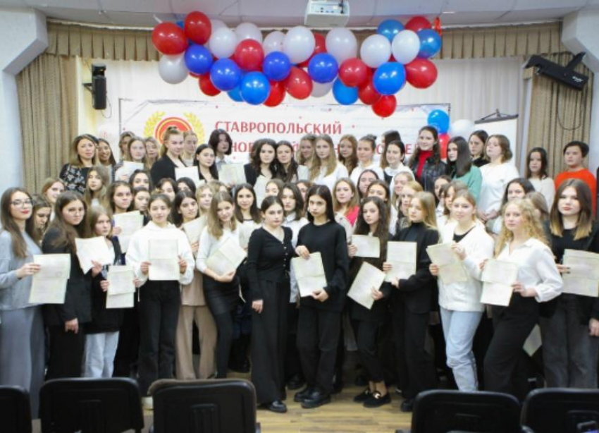 Специалистов по маникюру и косметиков обучили в колледже Ставрополя 