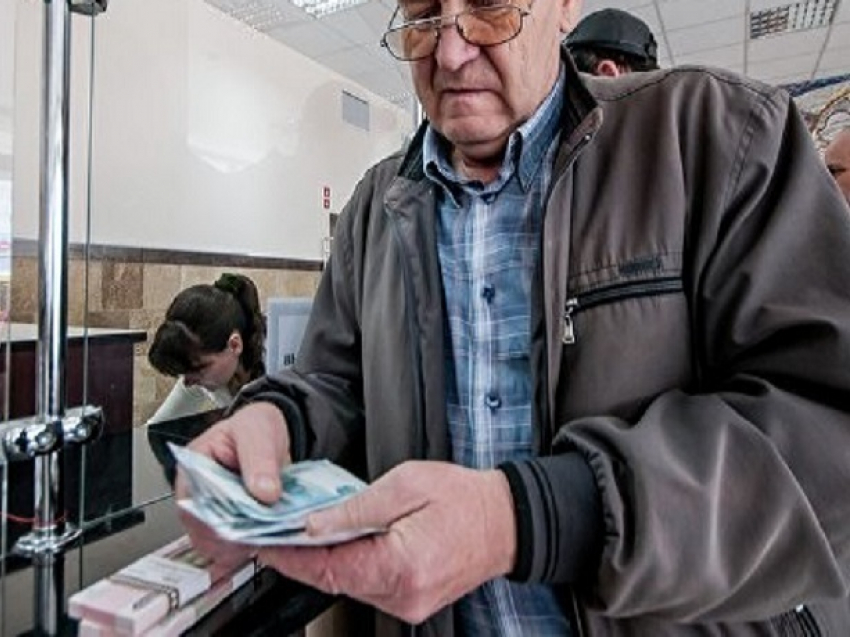 Более полумиллиона рублей «добавил» к своей пенсии подделавший трудовую книжку мошенник на Ставрополье