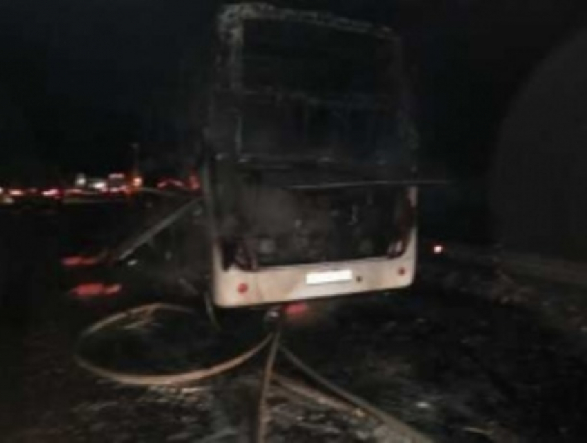 Рейсовый автобус «Москва-Ставрополь» полностью уничтожен огнем под Воронежем