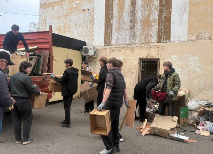 Пока Ставрополь ищет бомбоубежища, Кисловодск уже выносит оттуда мусор