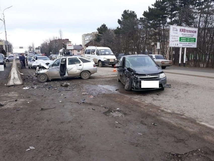 Два человека пострадали в ДТП с участием «Гранты» и «ВАЗ-21124» на Ставрополье