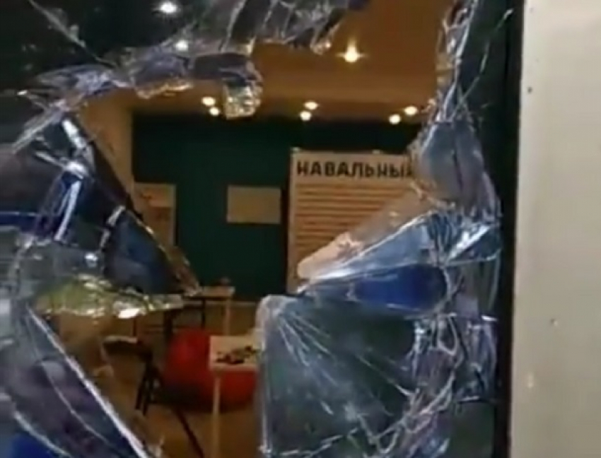 Три ноутбука изъяли из штаба Навального после ночного нападения с бутылкой в Ставрополе