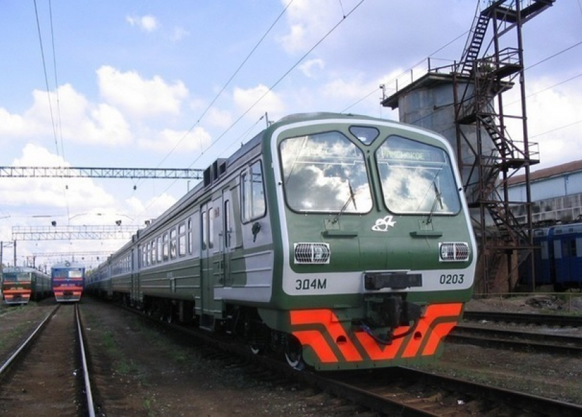 Электричку «Кисловодск – МинВоды» обстреляли