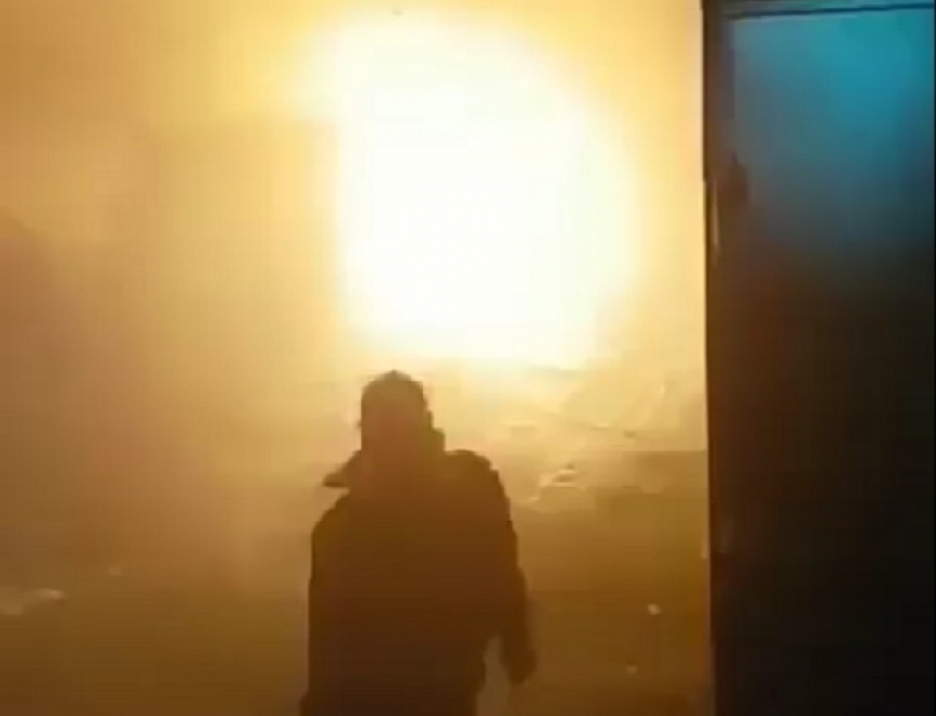 Появилось видео мощного взрыва «Рено-Логана» в гараже Кисловодска