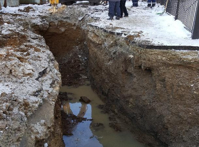 Гаражная застройка привела к повреждению крупного канализационного коллектора в Ставрополе