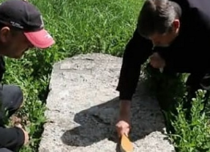 В Пятигорске из Комсомольского сквера неизвестные злоумышленники украли два артефакта XVIII века