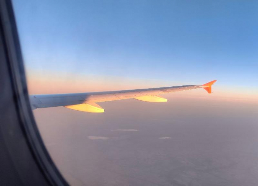 Летевший в Минеральные Воды самолет UTair совершил вынужденную посадку
