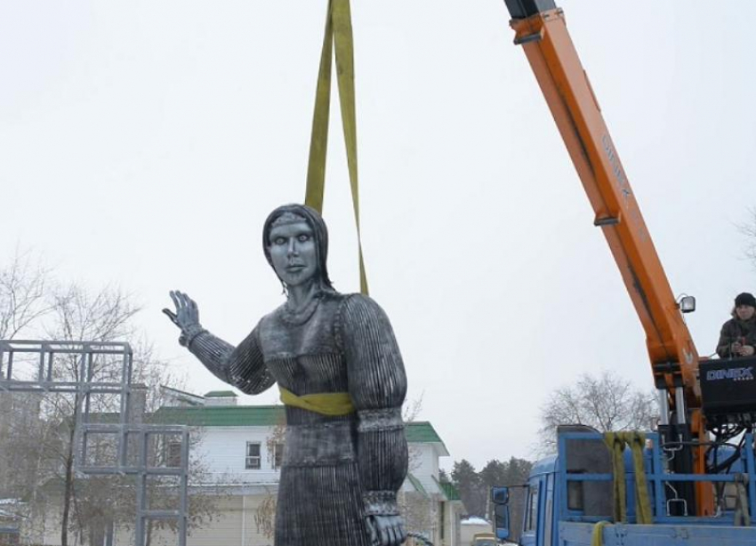Жуткий памятник Аленке не поедет в Ставрополь
