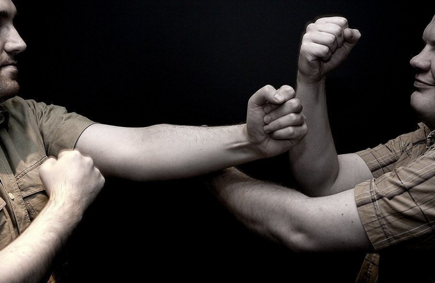 Молодых людей из Пятигорска избили около ночного клуба