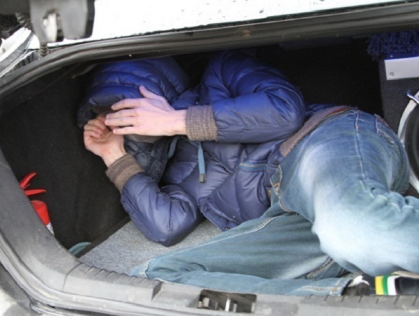 Разъяренный отец затащил 15-летнего подростка в багажник и вывез за город на Ставрополье 