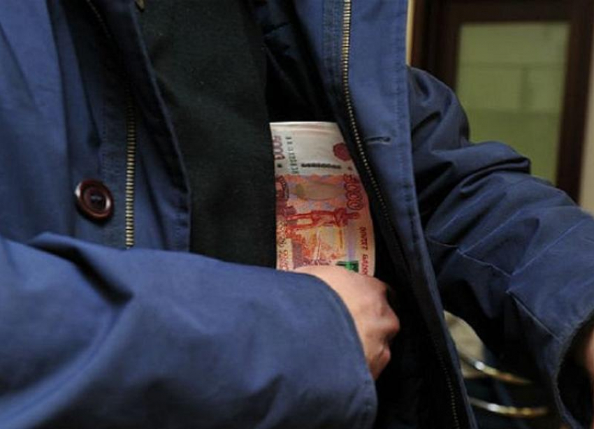 На Ставрополье лжесотрудница соцслужбы «прикарманила» 160 тысяч рублей 