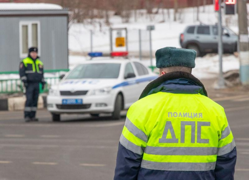 На Ставрополье экс-сотрудник ГИБДД получил 470 тысяч рублей за покровительство перевозчиков