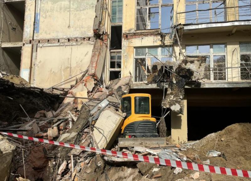 Строитель, умерший под завалами реконструируемого санатория в Кисловодске, работал нелегально 