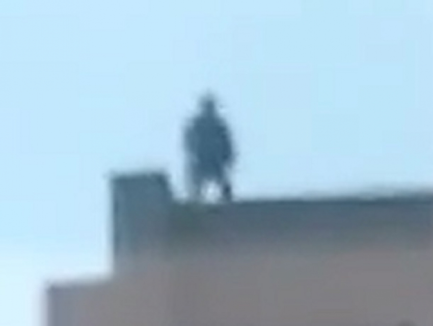 Опасные игры подростков на крыше в Минеральных водах встревожили местных жителей 