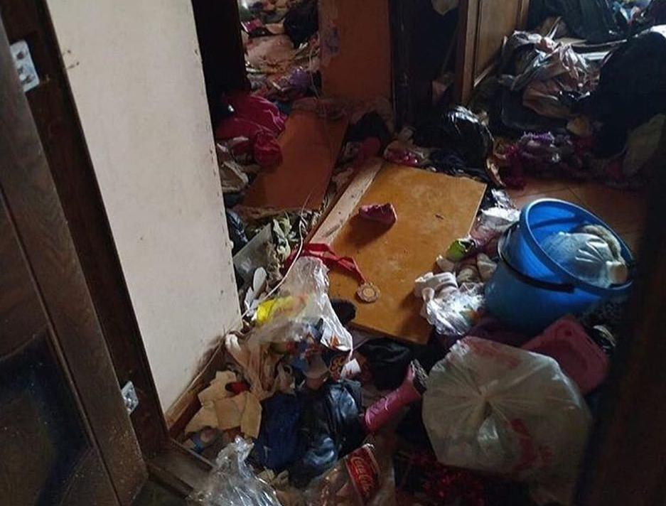 В Ставропольской квартире с проживающими в ней детьми, случайно обнаружили свалку