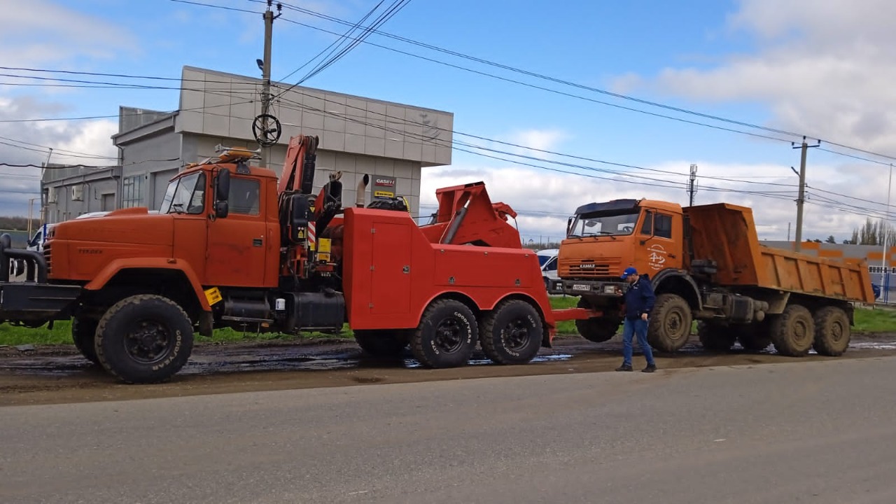 Эвакуация грузовых автомобилей и спецтехники 24/7