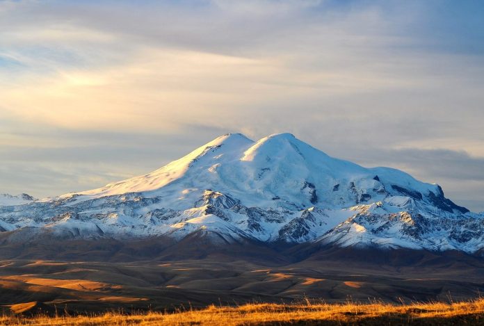 mount-elbrus-3840x2160-highest-mountain-russia-4k-3828-e1542812209310.jpg